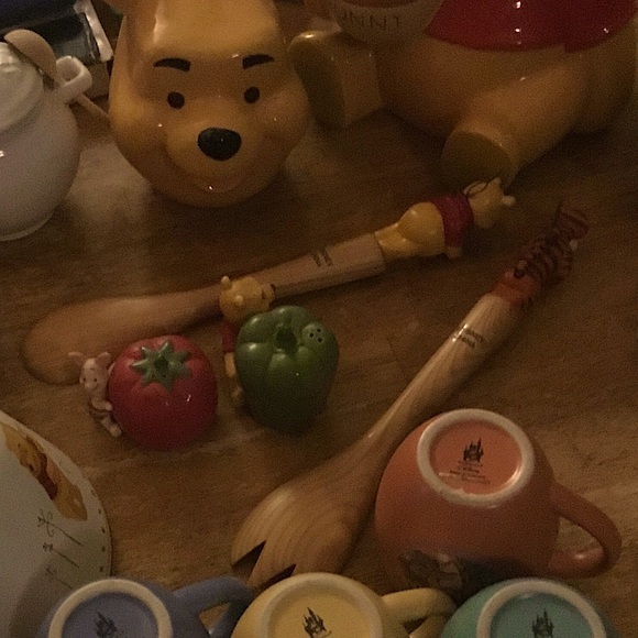 WINNIE THE POOH KITCHENWARE FROM DISNEY STORES - Picture 2 of 7
